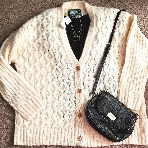 American Eagle Outfitters Sweaters - NWT American Eagle cropped womens soft fuzzy cardigan. ~vintage ~